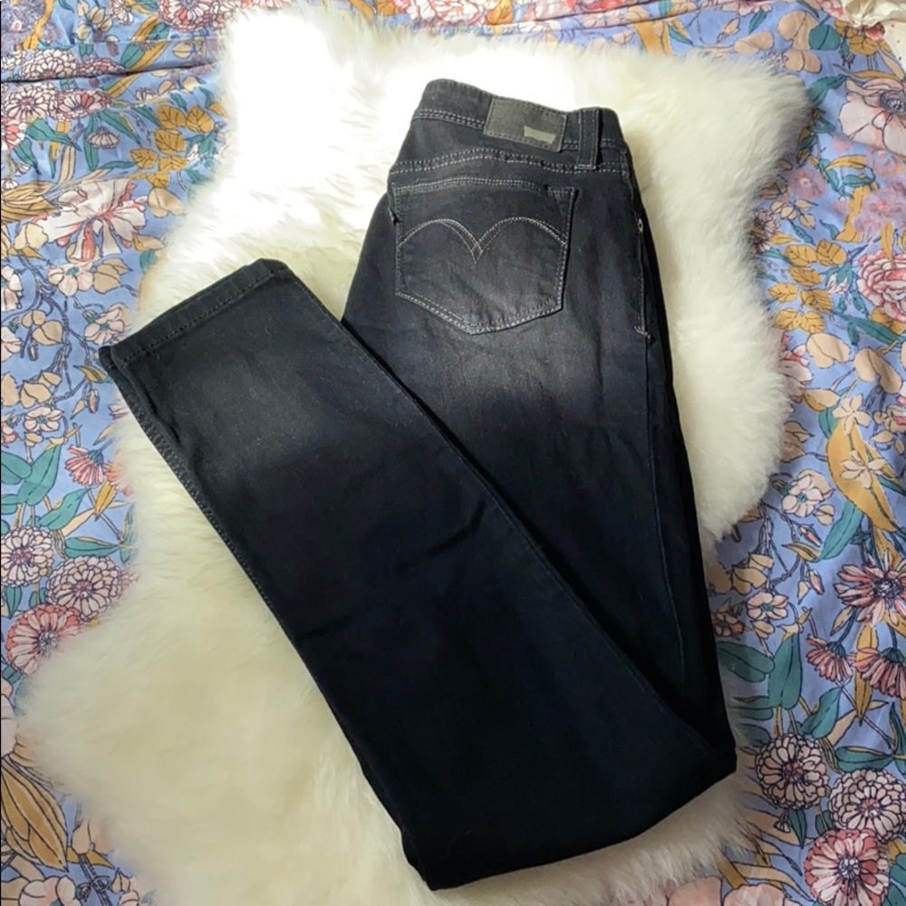 NWT BOLD CURVE LEVI JEANS